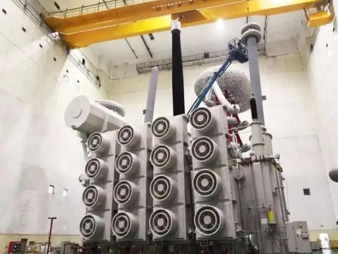 我國自主研制的首臺500千伏海上風電柔性直流變壓器下線